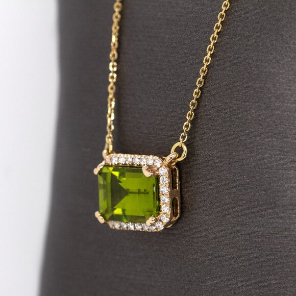 2.34cts Peridot Necklace in 14K Solid Gold with Natural Diamond Halo - Picture 4 of 9